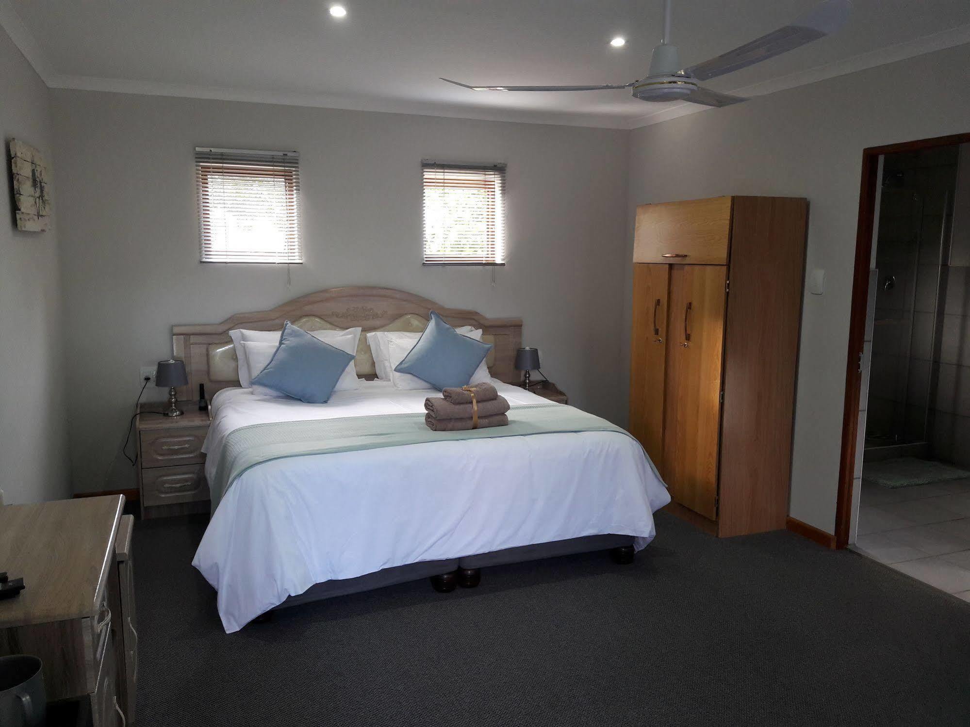 The Village Lodge Stormsrivier Esterno foto